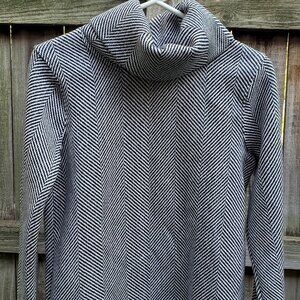 Striped pattern oversized turtleneck